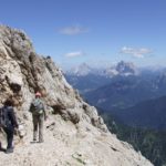 Vivere la Marmolada tra storia, flora e fauna con i consigli della guida alpina